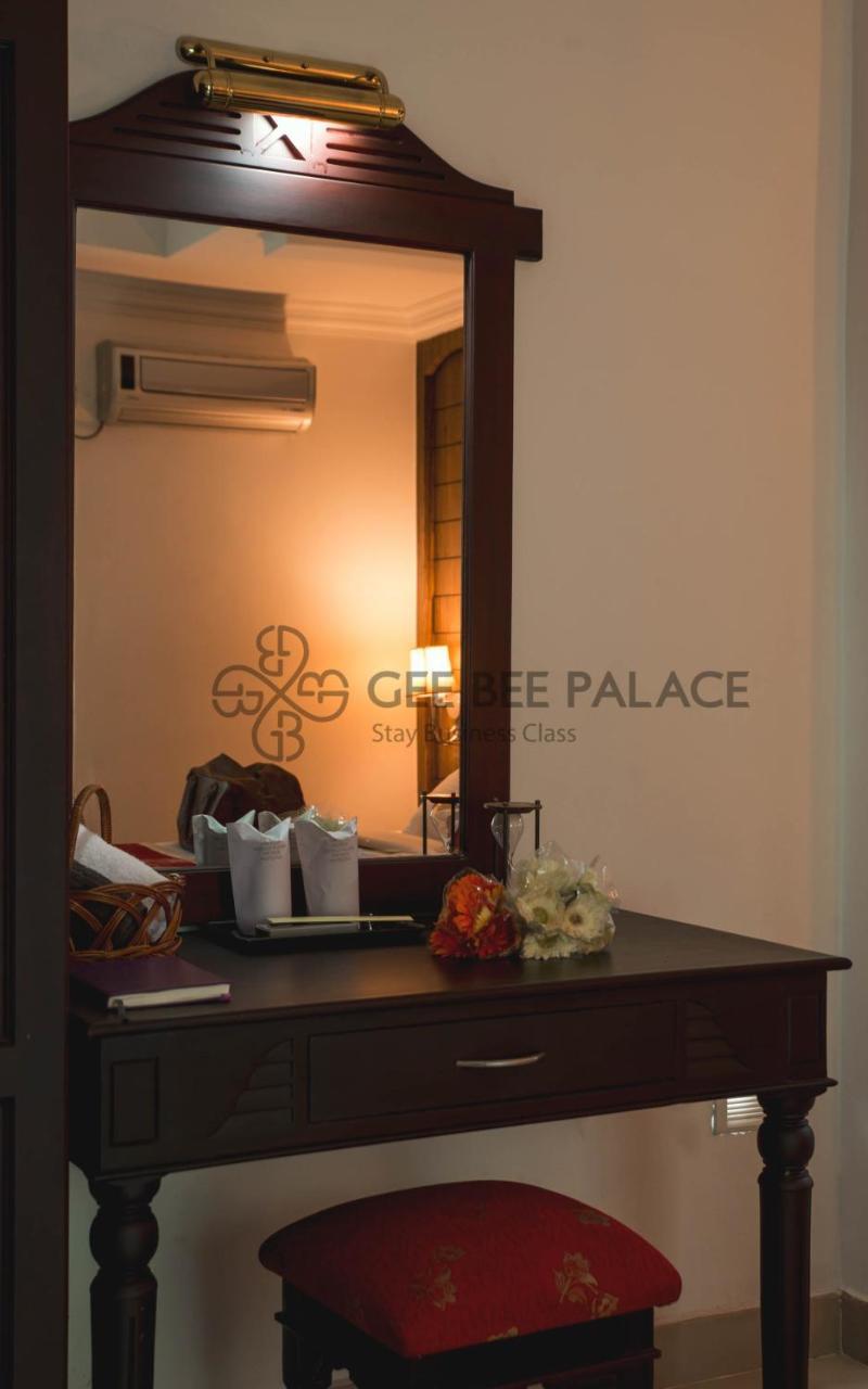 Gee Bee Palace Ангамали Екстериор снимка